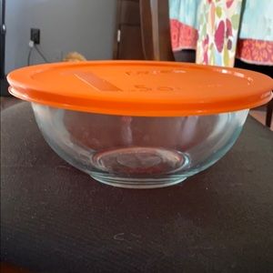 Pyrex Bowl with Lid 1.5 Q
